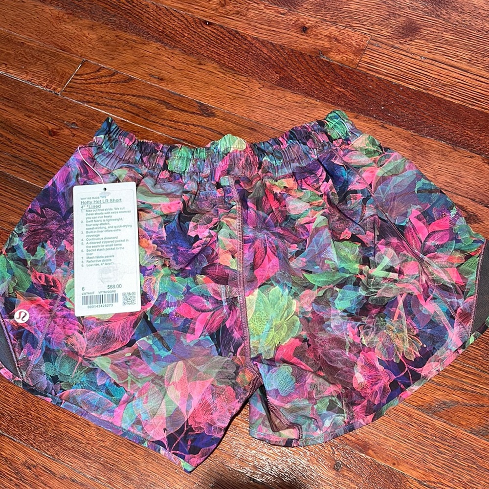 NWT LULULEMON HOTTY HOT LOW RISE 4” SHORTS